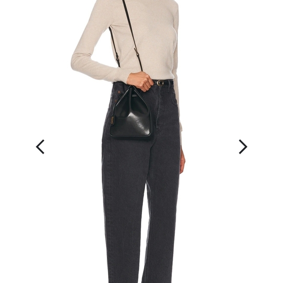 Chic Black Leather Crossbody Bag - Picture 5 of 8